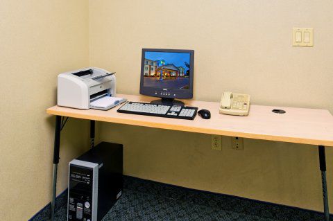 Express - Richmond Area By Ihg Hotel 3*