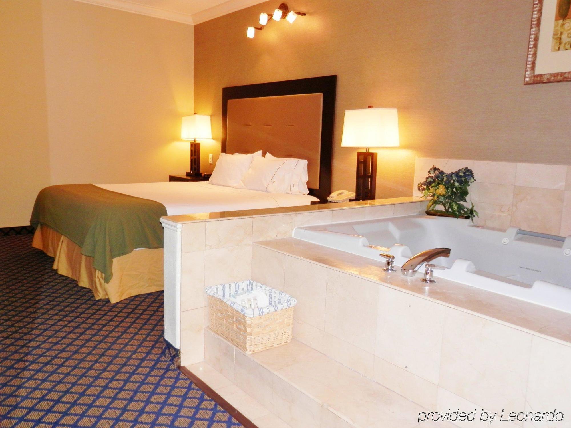 Hotel Express - Richmond Area By Ihg 3*