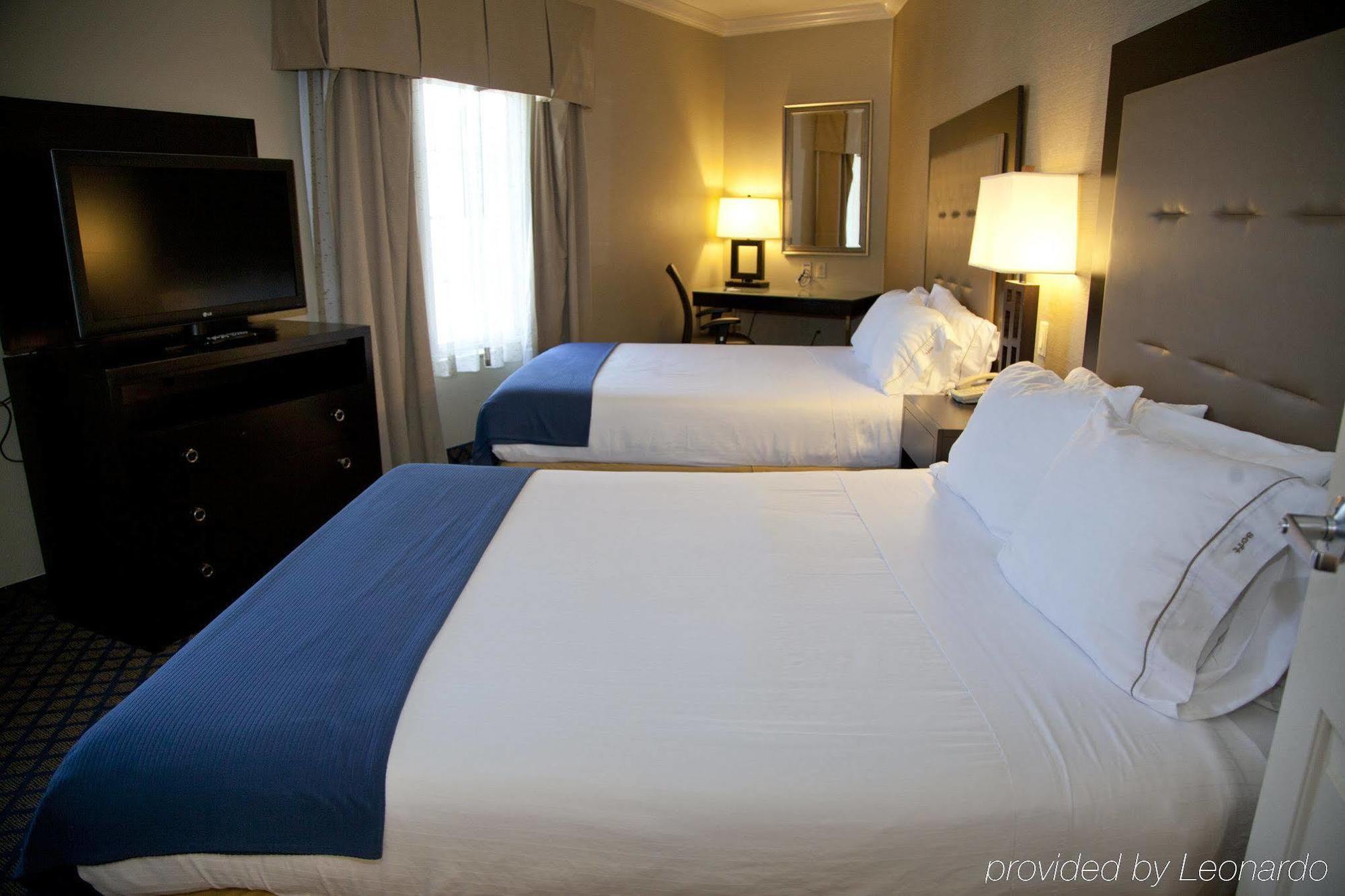 Express - Richmond Area By Ihg Hotel 3*